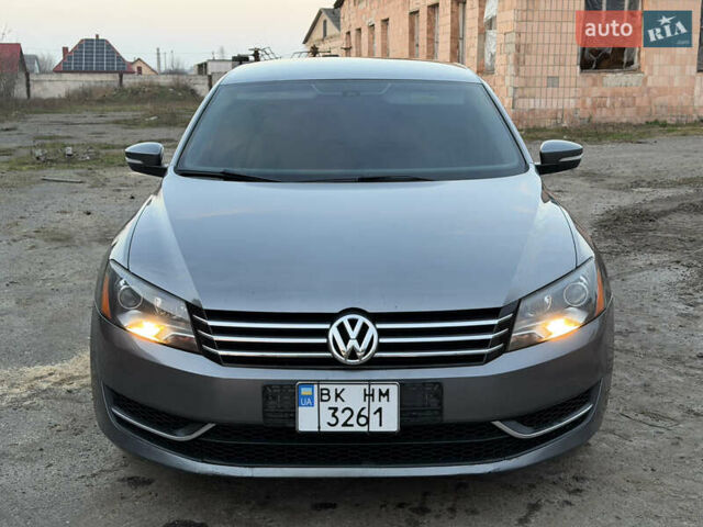 Серый Фольксваген Пассат, объемом двигателя 2.5 л и пробегом 225 тыс. км за 11000 $, фото 23 на Automoto.ua