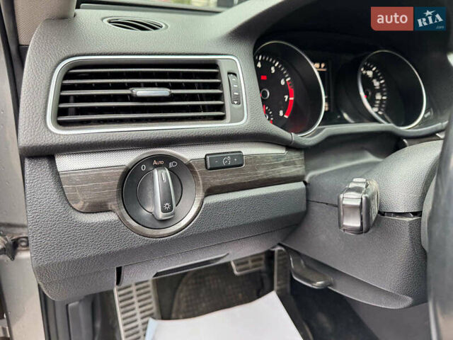 Сірий Фольксваген Пассат, об'ємом двигуна 2.5 л та пробігом 253 тис. км за 10490 $, фото 15 на Automoto.ua
