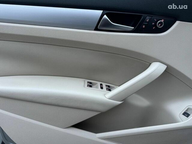 Серый Фольксваген Пассат, объемом двигателя 2.5 л и пробегом 156 тыс. км за 10990 $, фото 18 на Automoto.ua