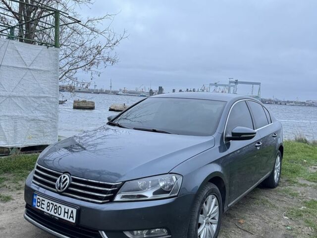 Серый Фольксваген Пассат, объемом двигателя 1.8 л и пробегом 308 тыс. км за 8800 $, фото 1 на Automoto.ua