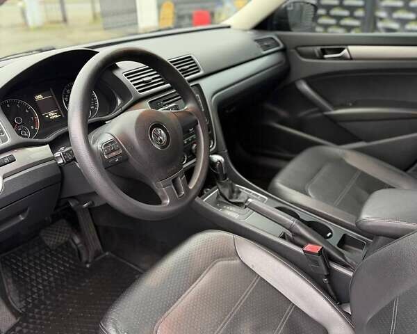 Серый Фольксваген Пассат, объемом двигателя 2.5 л и пробегом 143 тыс. км за 7950 $, фото 6 на Automoto.ua