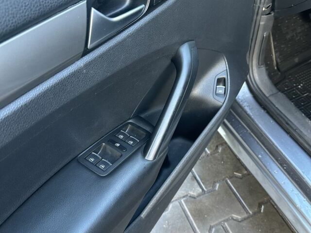 Серый Фольксваген Пассат, объемом двигателя 2.5 л и пробегом 180 тыс. км за 8700 $, фото 6 на Automoto.ua