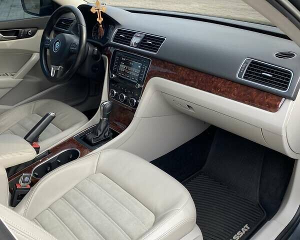 Серый Фольксваген Пассат, объемом двигателя 2.48 л и пробегом 224 тыс. км за 12000 $, фото 18 на Automoto.ua