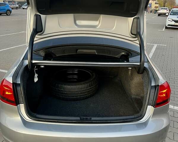 Серый Фольксваген Пассат, объемом двигателя 2.48 л и пробегом 215 тыс. км за 9950 $, фото 8 на Automoto.ua