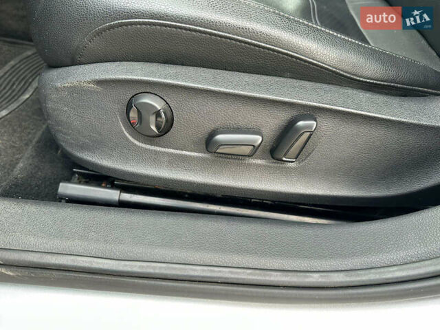 Сірий Фольксваген Пассат, об'ємом двигуна 2.5 л та пробігом 145 тис. км за 9000 $, фото 16 на Automoto.ua