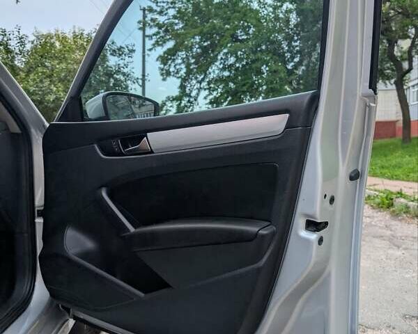 Серый Фольксваген Пассат, объемом двигателя 2.5 л и пробегом 238 тыс. км за 9800 $, фото 34 на Automoto.ua