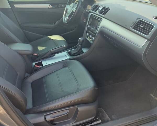 Серый Фольксваген Пассат, объемом двигателя 2.48 л и пробегом 171 тыс. км за 11950 $, фото 14 на Automoto.ua