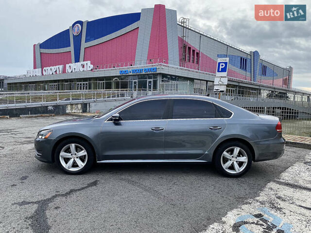 Фольксваген Пассат 2012 в Запорожье на Automoto.ua Серый Фольксваген Пассат, объемом двигателя 2.48 л и пробегом 228 тыс. км за 9900 $, фото 3 на Automoto.ua