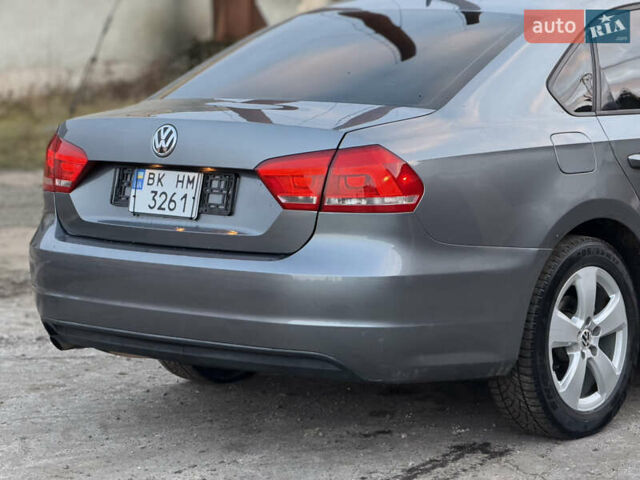 Серый Фольксваген Пассат, объемом двигателя 2.5 л и пробегом 225 тыс. км за 11000 $, фото 10 на Automoto.ua