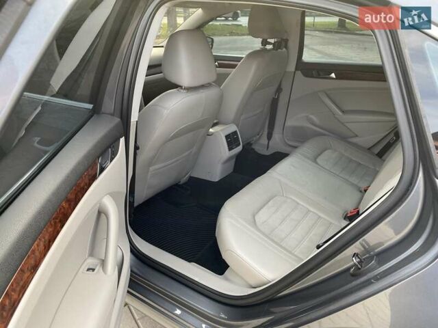 Серый Фольксваген Пассат, объемом двигателя 2.48 л и пробегом 224 тыс. км за 12000 $, фото 21 на Automoto.ua