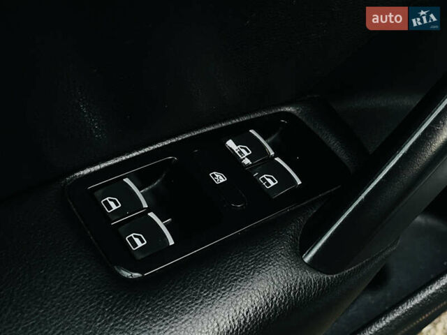 Серый Фольксваген Пассат, объемом двигателя 2.5 л и пробегом 254 тыс. км за 8700 $, фото 11 на Automoto.ua