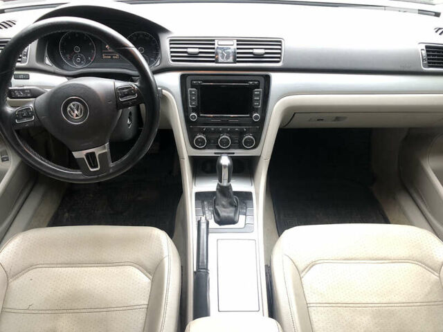 Серый Фольксваген Пассат, объемом двигателя 2.5 л и пробегом 260 тыс. км за 10200 $, фото 12 на Automoto.ua