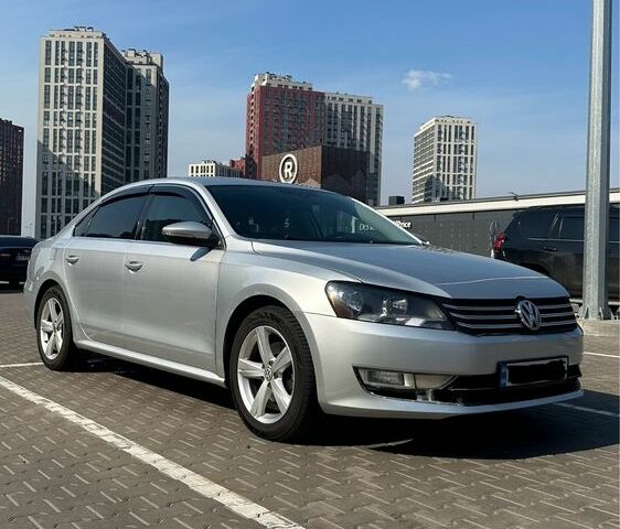 Серый Фольксваген Пассат, объемом двигателя 2.5 л и пробегом 271 тыс. км за 9600 $, фото 3 на Automoto.ua