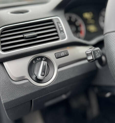 Серый Фольксваген Пассат, объемом двигателя 2.5 л и пробегом 290 тыс. км за 8900 $, фото 17 на Automoto.ua