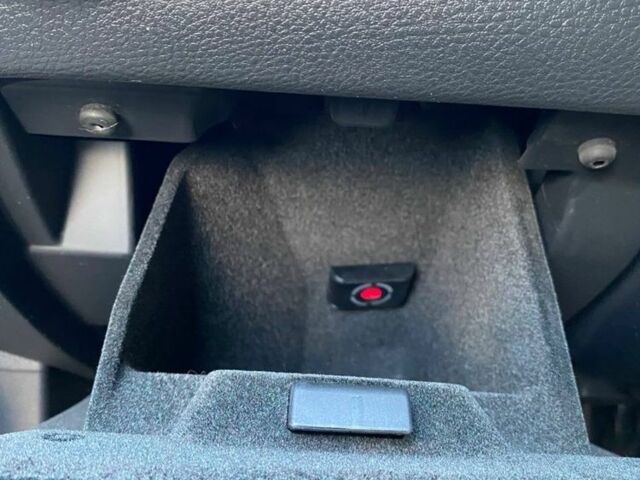 Серый Фольксваген Пассат, объемом двигателя 1.8 л и пробегом 151 тыс. км за 11000 $, фото 7 на Automoto.ua