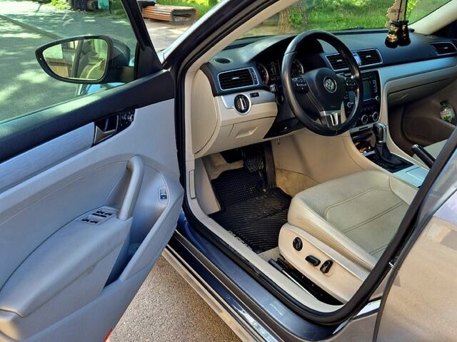 Серый Фольксваген Пассат, объемом двигателя 2.5 л и пробегом 330 тыс. км за 9500 $, фото 8 на Automoto.ua