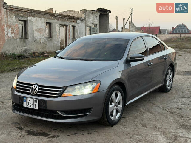 Серый Фольксваген Пассат, объемом двигателя 2.5 л и пробегом 225 тыс. км за 11000 $, фото 39 на Automoto.ua