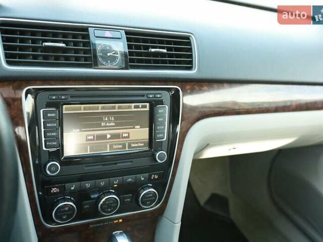 Серый Фольксваген Пассат, объемом двигателя 2.5 л и пробегом 140 тыс. км за 9900 $, фото 47 на Automoto.ua