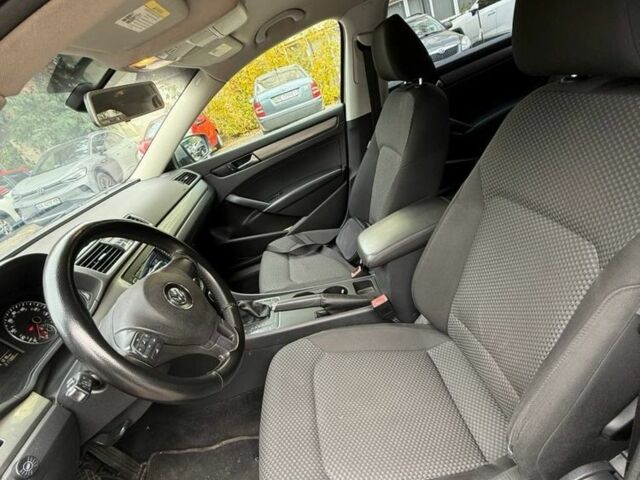 Серый Фольксваген Пассат, объемом двигателя 2.5 л и пробегом 218 тыс. км за 8250 $, фото 9 на Automoto.ua