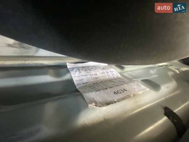 Сірий Фольксваген Пассат, об'ємом двигуна 2.48 л та пробігом 226 тис. км за 11000 $, фото 9 на Automoto.ua