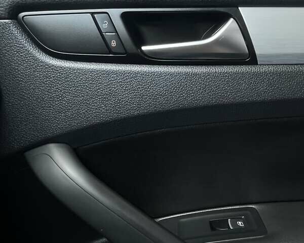 Серый Фольксваген Пассат, объемом двигателя 2.5 л и пробегом 186 тыс. км за 11200 $, фото 22 на Automoto.ua