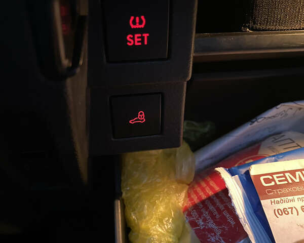 Сірий Фольксваген Пассат, об'ємом двигуна 2.48 л та пробігом 226 тис. км за 11000 $, фото 26 на Automoto.ua