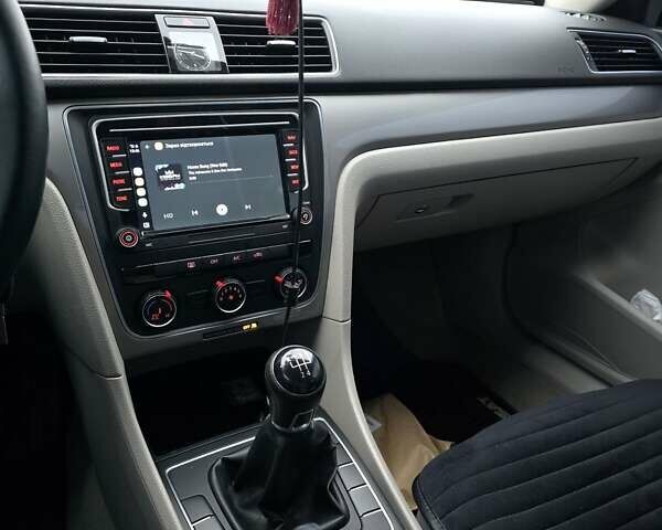 Серый Фольксваген Пассат, объемом двигателя 2.48 л и пробегом 214 тыс. км за 7800 $, фото 18 на Automoto.ua