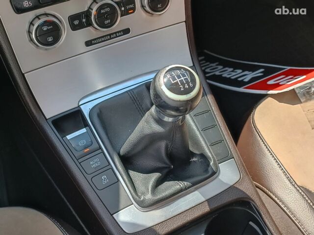 Сірий Фольксваген Пассат, об'ємом двигуна 2 л та пробігом 376 тис. км за 7990 $, фото 19 на Automoto.ua