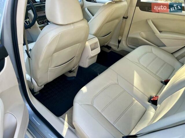 Серый Фольксваген Пассат, объемом двигателя 2.48 л и пробегом 220 тыс. км за 9800 $, фото 10 на Automoto.ua