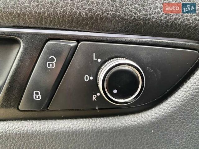 Серый Фольксваген Пассат, объемом двигателя 2.5 л и пробегом 263 тыс. км за 7390 $, фото 13 на Automoto.ua