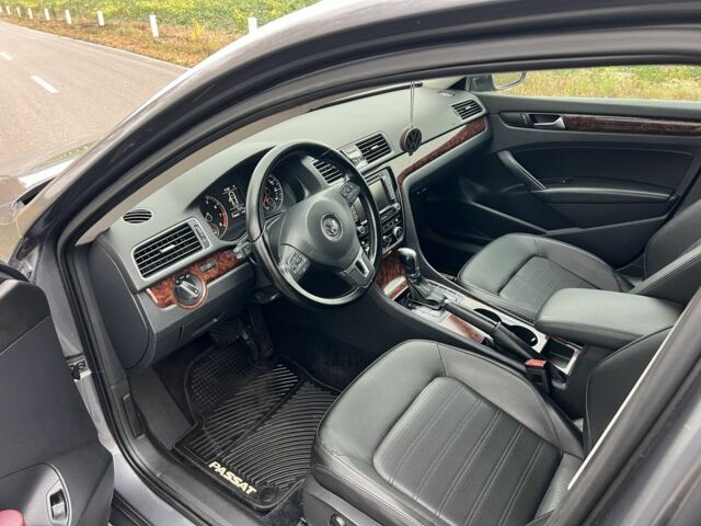 Серый Фольксваген Пассат, объемом двигателя 2.5 л и пробегом 159 тыс. км за 10800 $, фото 13 на Automoto.ua