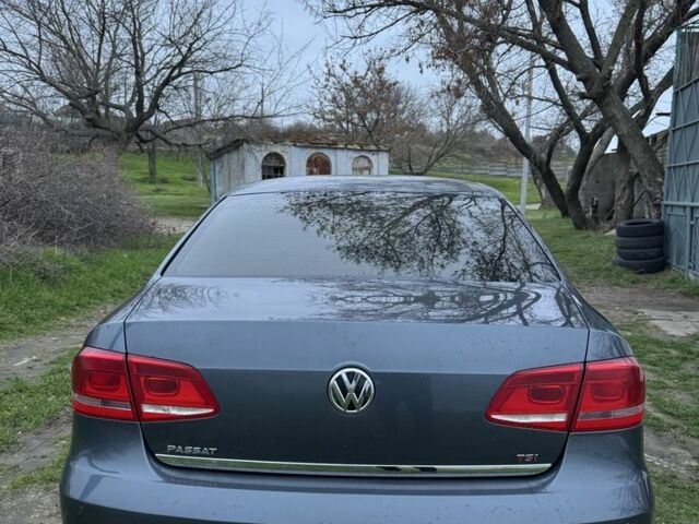 Серый Фольксваген Пассат, объемом двигателя 1.8 л и пробегом 308 тыс. км за 8800 $, фото 4 на Automoto.ua