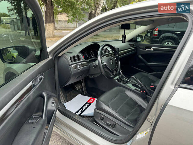 Сірий Фольксваген Пассат, об'ємом двигуна 2.5 л та пробігом 253 тис. км за 10490 $, фото 25 на Automoto.ua