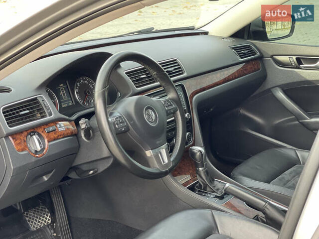 Фольксваген Пассат 2012 в Нововолынск на Automoto.ua Серый Фольксваген Пассат, объемом двигателя 1.97 л и пробегом 197 тыс. км за 12800 $, фото 44 на Automoto.ua