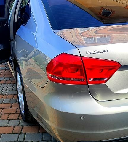 Серый Фольксваген Пассат, объемом двигателя 2.5 л и пробегом 295 тыс. км за 8999 $, фото 4 на Automoto.ua