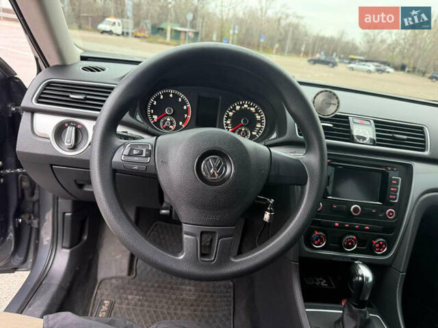 Сірий Фольксваген Пассат, об'ємом двигуна 2.5 л та пробігом 227 тис. км за 10800 $, фото 12 на Automoto.ua