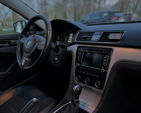 Серый Фольксваген Пассат, объемом двигателя 2.48 л и пробегом 240 тыс. км за 10999 $, фото 25 на Automoto.ua