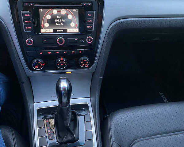 Сірий Фольксваген Пассат, об'ємом двигуна 2.48 л та пробігом 226 тис. км за 11000 $, фото 16 на Automoto.ua