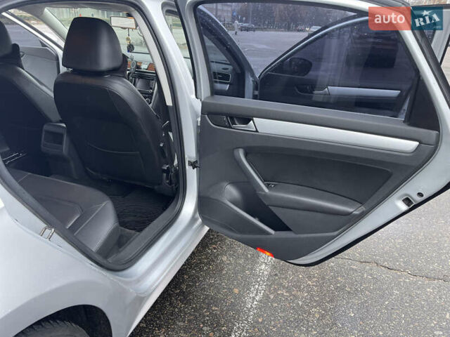 Серый Фольксваген Пассат, объемом двигателя 2.48 л и пробегом 230 тыс. км за 8900 $, фото 10 на Automoto.ua