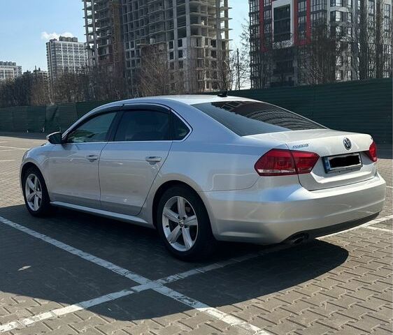 Серый Фольксваген Пассат, объемом двигателя 2.5 л и пробегом 271 тыс. км за 9600 $, фото 2 на Automoto.ua