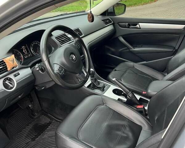 Серый Фольксваген Пассат, объемом двигателя 2.5 л и пробегом 294 тыс. км за 10200 $, фото 6 на Automoto.ua