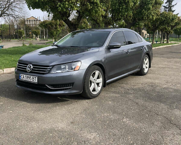 Серый Фольксваген Пассат, объемом двигателя 2.5 л и пробегом 260 тыс. км за 10200 $, фото 9 на Automoto.ua