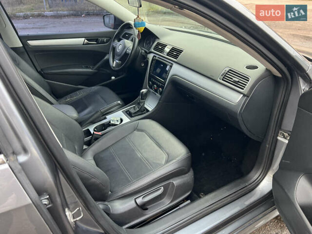 Серый Фольксваген Пассат, объемом двигателя 2.5 л и пробегом 163 тыс. км за 9200 $, фото 33 на Automoto.ua