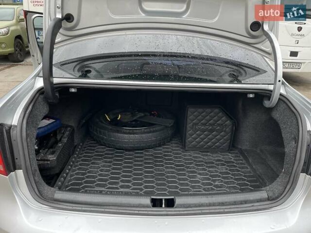 Серый Фольксваген Пассат, объемом двигателя 2.5 л и пробегом 180 тыс. км за 12000 $, фото 11 на Automoto.ua