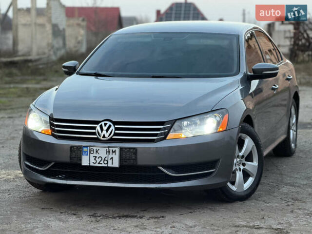 Серый Фольксваген Пассат, объемом двигателя 2.5 л и пробегом 225 тыс. км за 11000 $, фото 1 на Automoto.ua