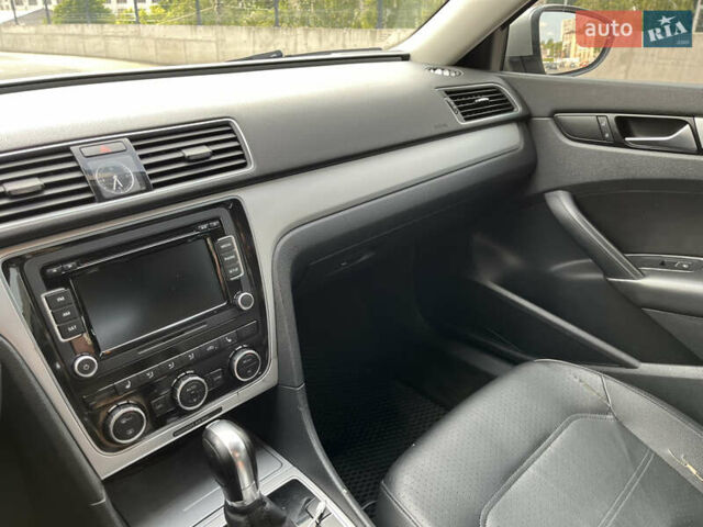 Серый Фольксваген Пассат, объемом двигателя 2.48 л и пробегом 249 тыс. км за 9000 $, фото 14 на Automoto.ua