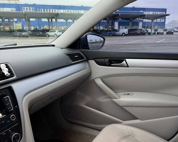 Серый Фольксваген Пассат, объемом двигателя 2.48 л и пробегом 214 тыс. км за 10200 $, фото 14 на Automoto.ua