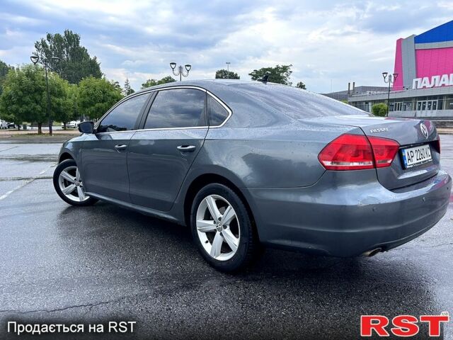 Серый Фольксваген Пассат, объемом двигателя 2.5 л и пробегом 226 тыс. км за 10500 $, фото 2 на Automoto.ua