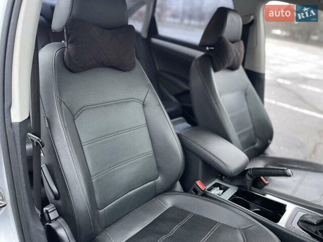 Серый Фольксваген Пассат, объемом двигателя 2.48 л и пробегом 230 тыс. км за 8900 $, фото 13 на Automoto.ua