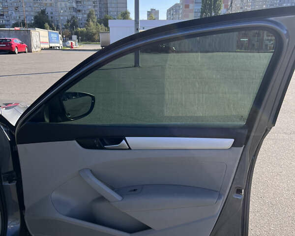 Серый Фольксваген Пассат, объемом двигателя 2.5 л и пробегом 174 тыс. км за 10900 $, фото 18 на Automoto.ua